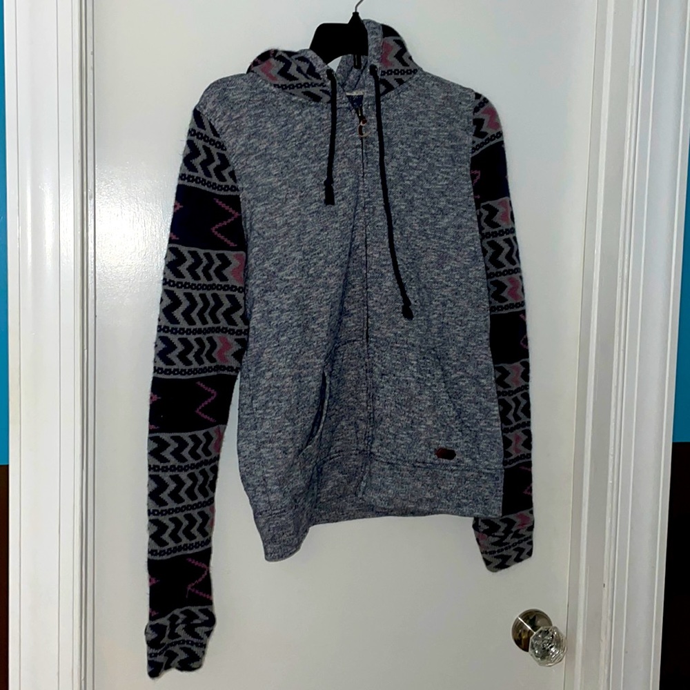 Size medium Roxy zip up hoodie in great condition.